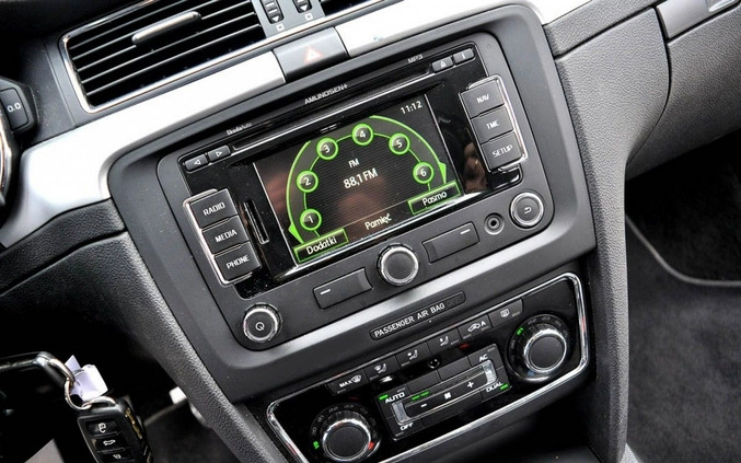 Skoda Superb cena 29900 przebieg: 240000, rok produkcji 2011 z Złotów małe 379